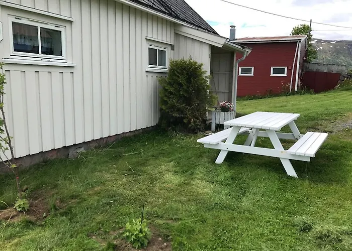 Holiday home On The Scenic Kveoya Island Borkenes